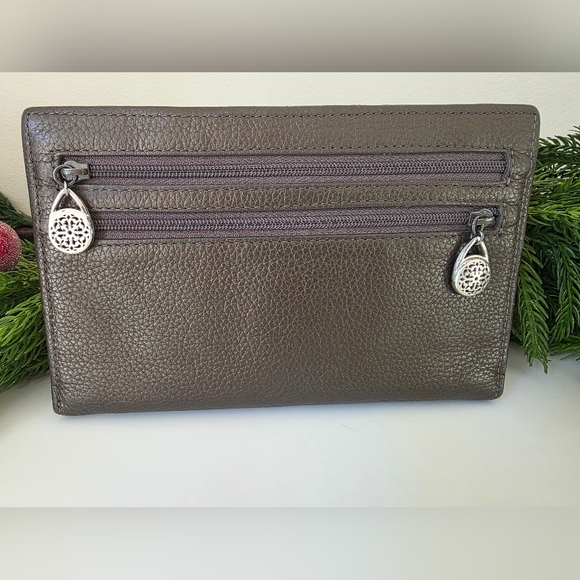 Brighton Ferrara Folio Wallet Pebbled Gray Leather Medallion Accent- Like New - Picture 8 of 13